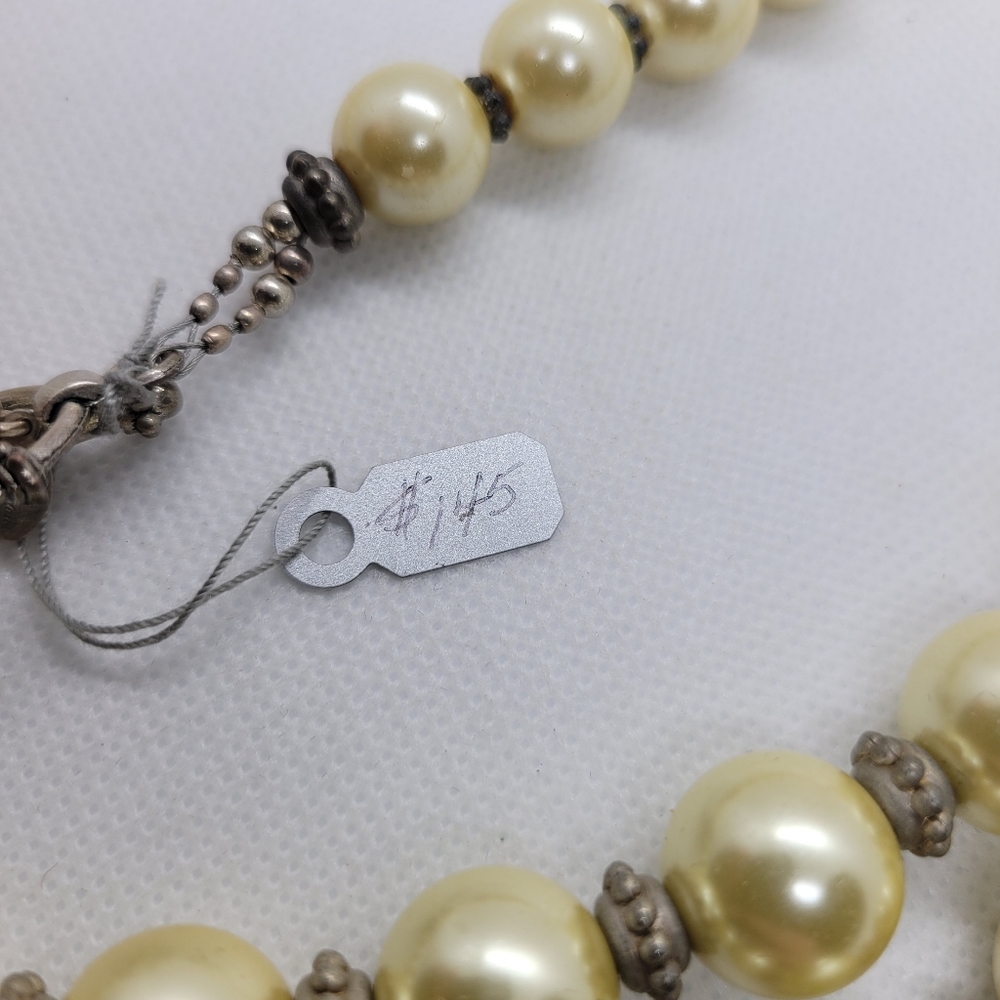 Vintage Yellow double strain Faux Pearl necklace - Picture 3 of 10